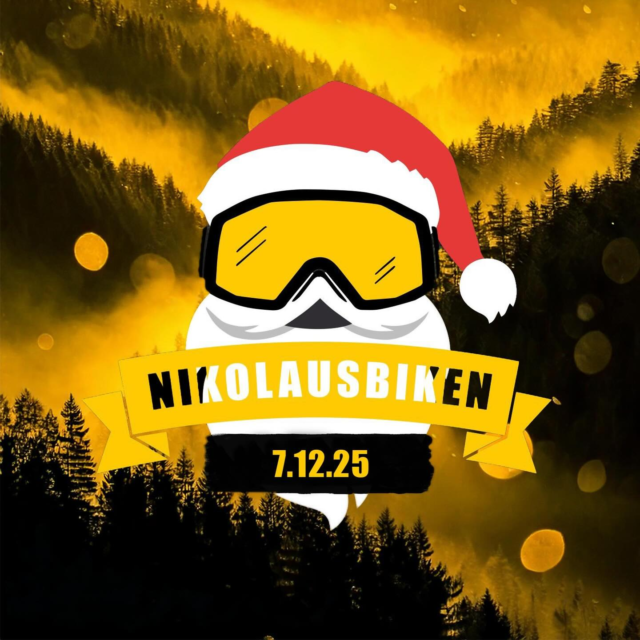 All’ ich will zur Weihnachtszeit… ist ’n Trail mit dir — mein Bike! 🎅🏼✨☃️🎄

Ich fahr’ durch kalten Tannenduft,
im Schnee und durch die Winterluft.
Die Trails sind leis’ und glitzern „hell“,
die Reifen schneiden durch Matsche schnell.

🎄🎅🏼☃️✨

Und jeder kleine Hügel
fühlt sich wie Zauber an.
Die Kette singt –
Weihnachtstrail, fang jetzt an!

🎄🎅🏼☃️✨

Die Freunde fahren nebenher,
doch der eine, der kann nicht mehr
Ein Tannenzweig im Lenker klebt,
weil’s ohne kleinen Crash nicht geht

🎄🎅🏼☃️✨

Oh, Schnee fällt leis’ auf meinen Helm,
wie ’n Traum im Winterfilm.
Ich roll’ hinein ins nächste Tal,
vor mir plötzlich ein weihnachtlicher Saal…

🎄🎅🏼☃️✨

Wichtel, Rudolph, Weihnachtsmann
Kommt im Bikepark alle an
Und zeiget wer hier was gut kann.

🎄🎅🏼☃️✨

Am 07.12.2025 ist es wieder so weit. Wir radeln mit dem Weihnachtsmann durch den Aachener Wald. Dieses mal hat er eine musikalische Rally für euch im Gepäck. 
Schmückt euer Bike, schwingt euch in ein weihnachtliches Outfit und seid um 11 Uhr am Startturm des Bikeparks Dreiländereck. Es erwartet euch eine familienfreundliche Tour mit kleinen Spielen. 
Anschließend treffen wir uns im KiJuze (Händelstraße 6, 52074 Aachen), um uns bei Getränken und Essen aufzuwärmen. Dort rechnen wir gegen 13:30 Uhr zu sein. Kommt dann auch gerne vorbei, falls ihr nicht mitbiken konntet, um gemeinsam die Saison zu verabschieden.👋🏻

Wir freuen uns auf euch.
Eure #GFAC Wichtel 🎄🎅🏼☃️

#geländefahrradaachen #bikeparkdreiländereck #nikolausbiken #mtb #gfac #vereinsleben